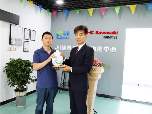 川崎機器人攜手東莞香蕉视频助力真空保溫杯容器行業