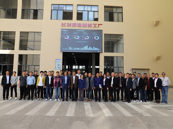 杯業協會行業領(lǐng)導們蒞臨客戶現場參觀